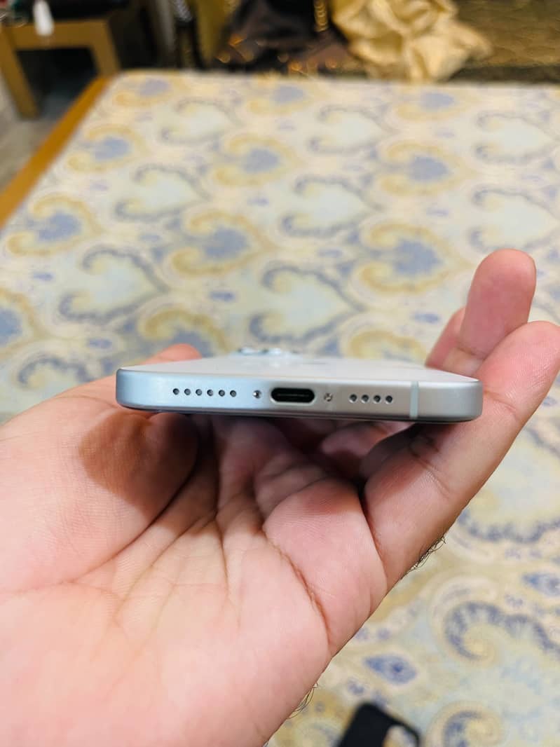 Apple iPhone 15 plus 6