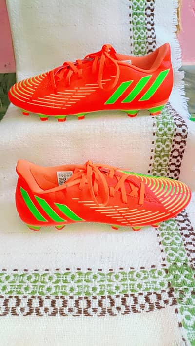 Football shoes original Nike airzom adidas predator puma feature