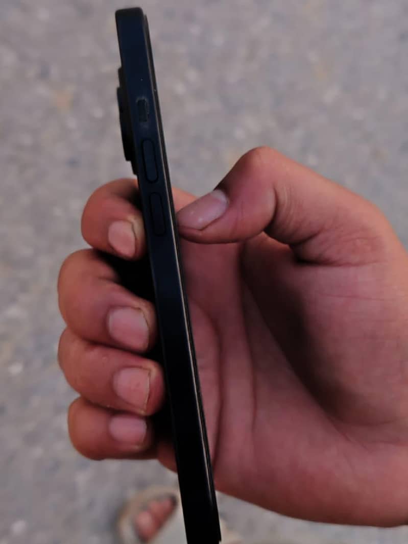 Apple iPhone 15 4