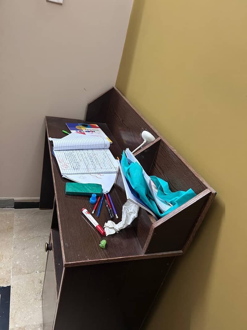 study desk 0
