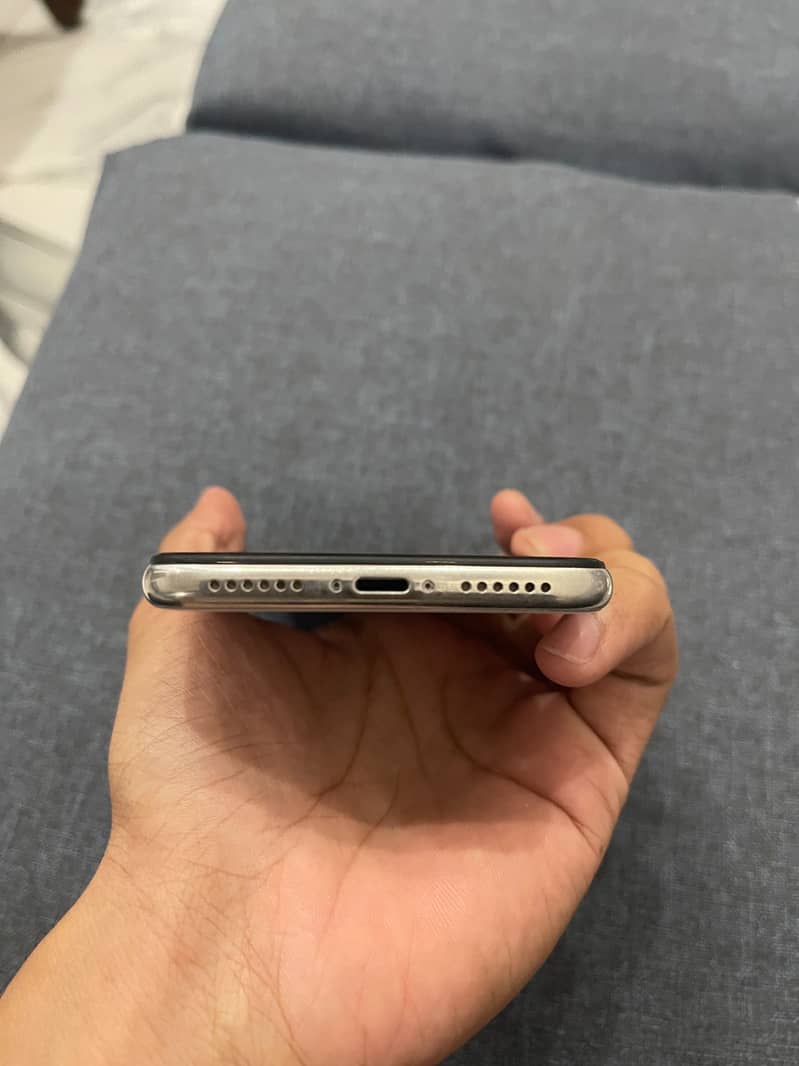 Apple iPhone X 3