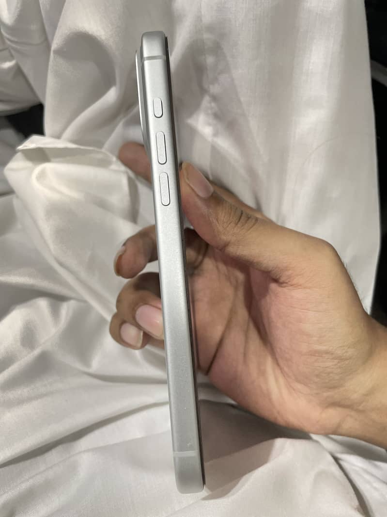 Apple iPhone 17 Pro Max 5