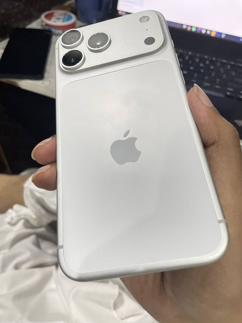 Apple iPhone 17 Pro Max 6