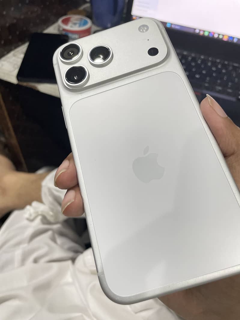 Apple iPhone 17 Pro Max 8