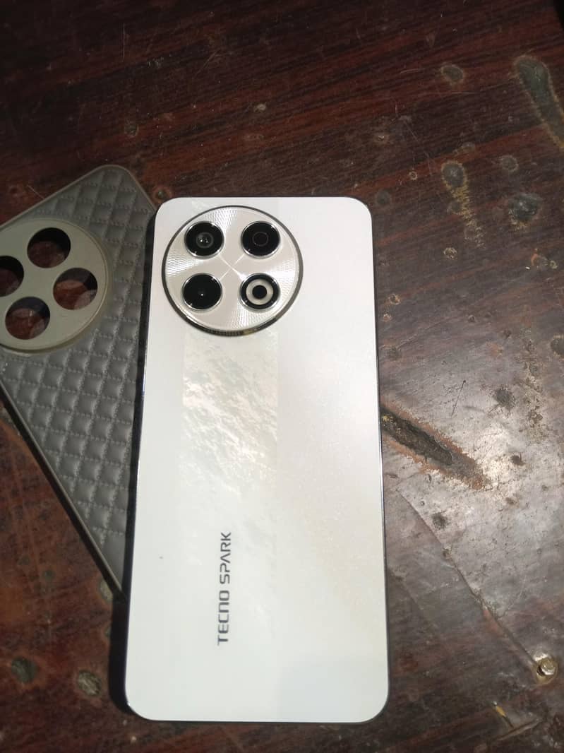 Tecno SPARK 30 Pro 0