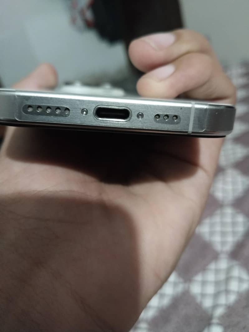 Apple iPhone 15 Pro 1