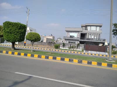 Ideal Location 10 Marla Plot for Sale in D Block, Central Park Lahore