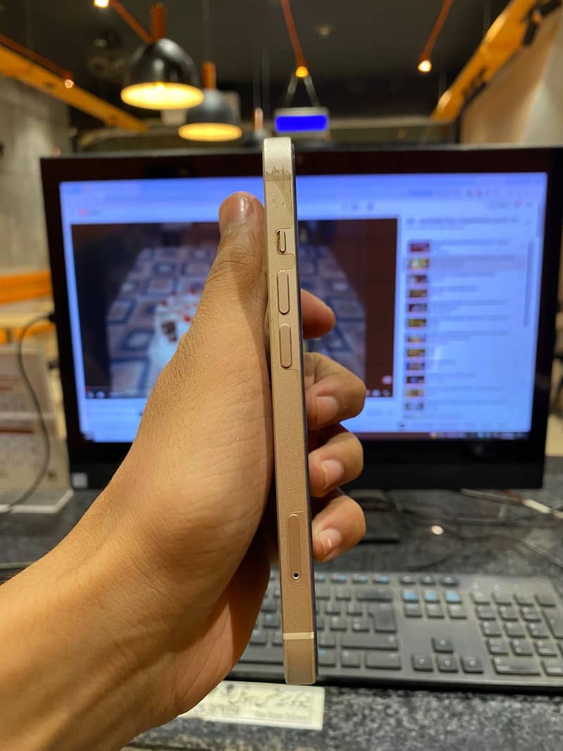 Apple iPhone 13 4