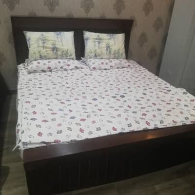 bed with mettress