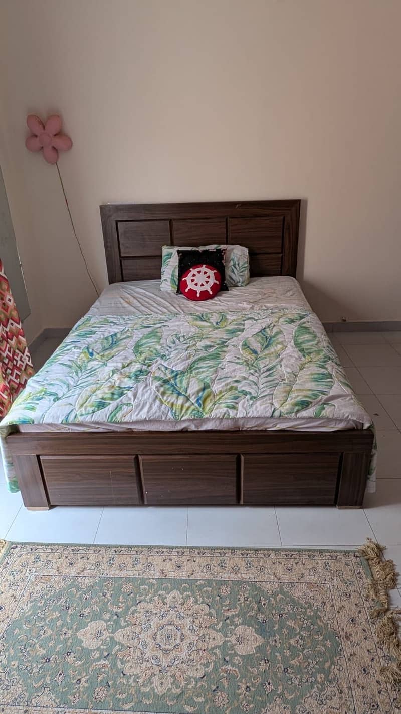 Queen Bed 0
