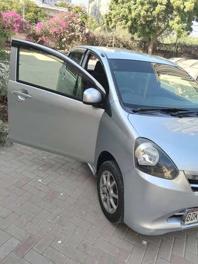 Daihatsu Mira 2012