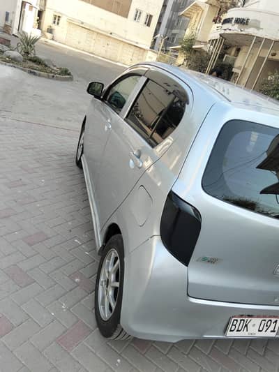 Daihatsu Mira 2012