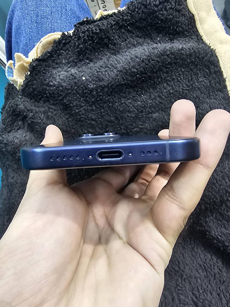 Apple iPhone 15 Pro 2