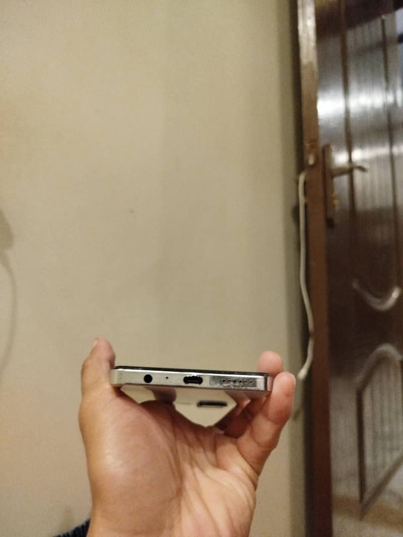 TRCNO CAMON 20 2