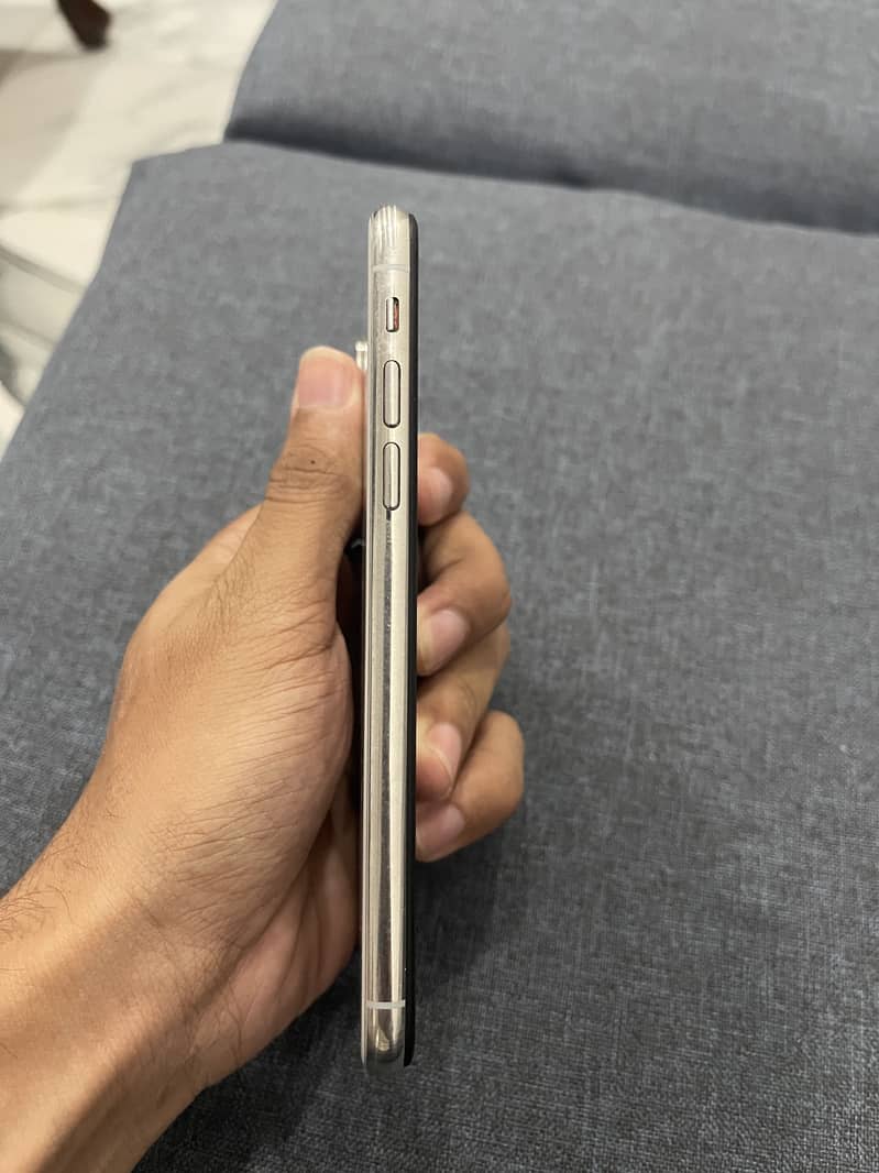 Apple iPhone X 3