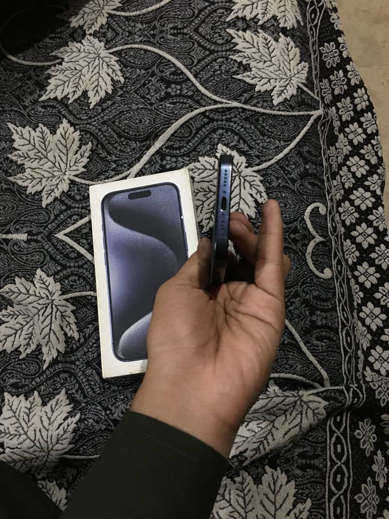 Apple iPhone 15 Pro 3