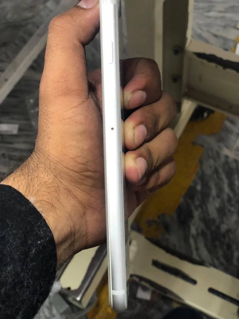 Apple iPhone 8 Plus 1