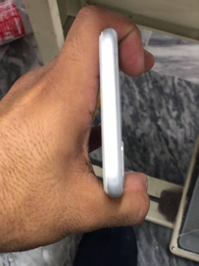 Apple iPhone 8 Plus 4