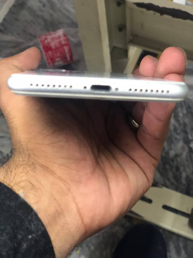 Apple iPhone 8 Plus 5