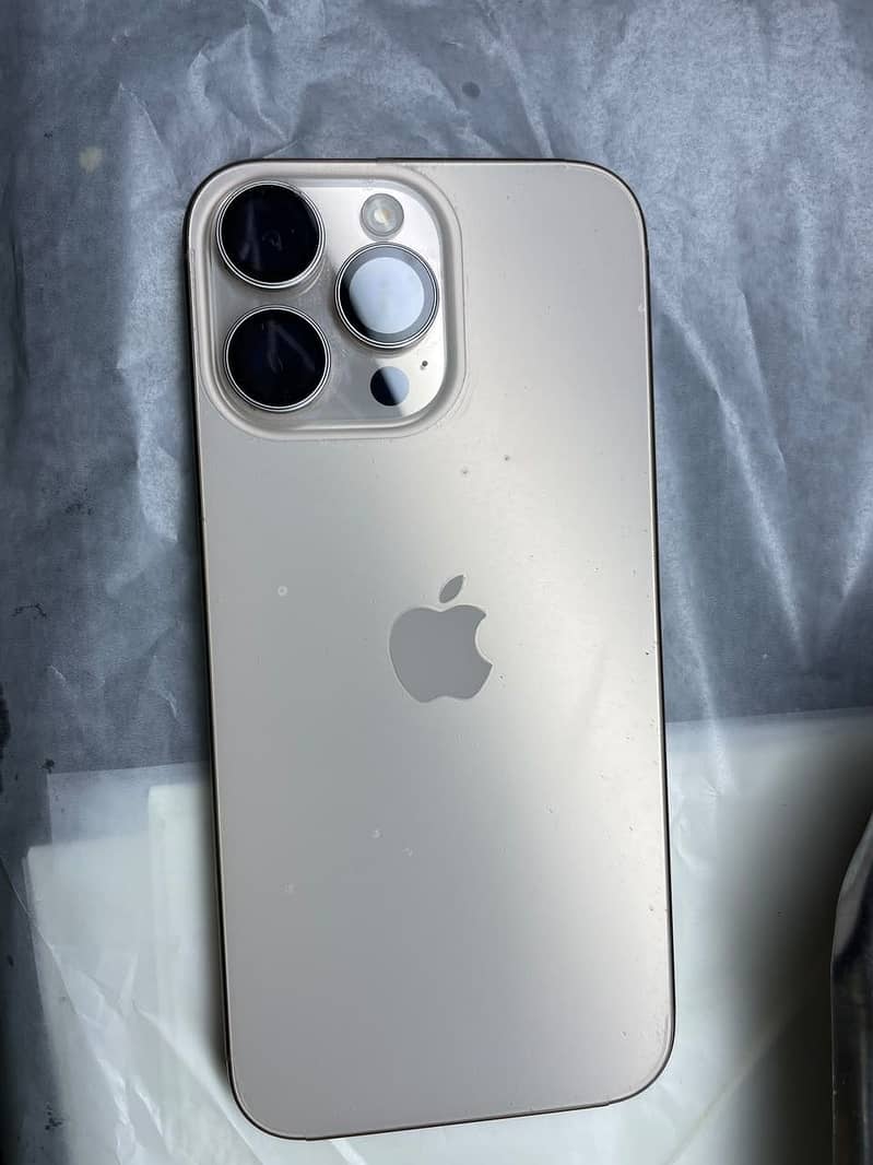 Apple iPhone 16 Pro Max 1