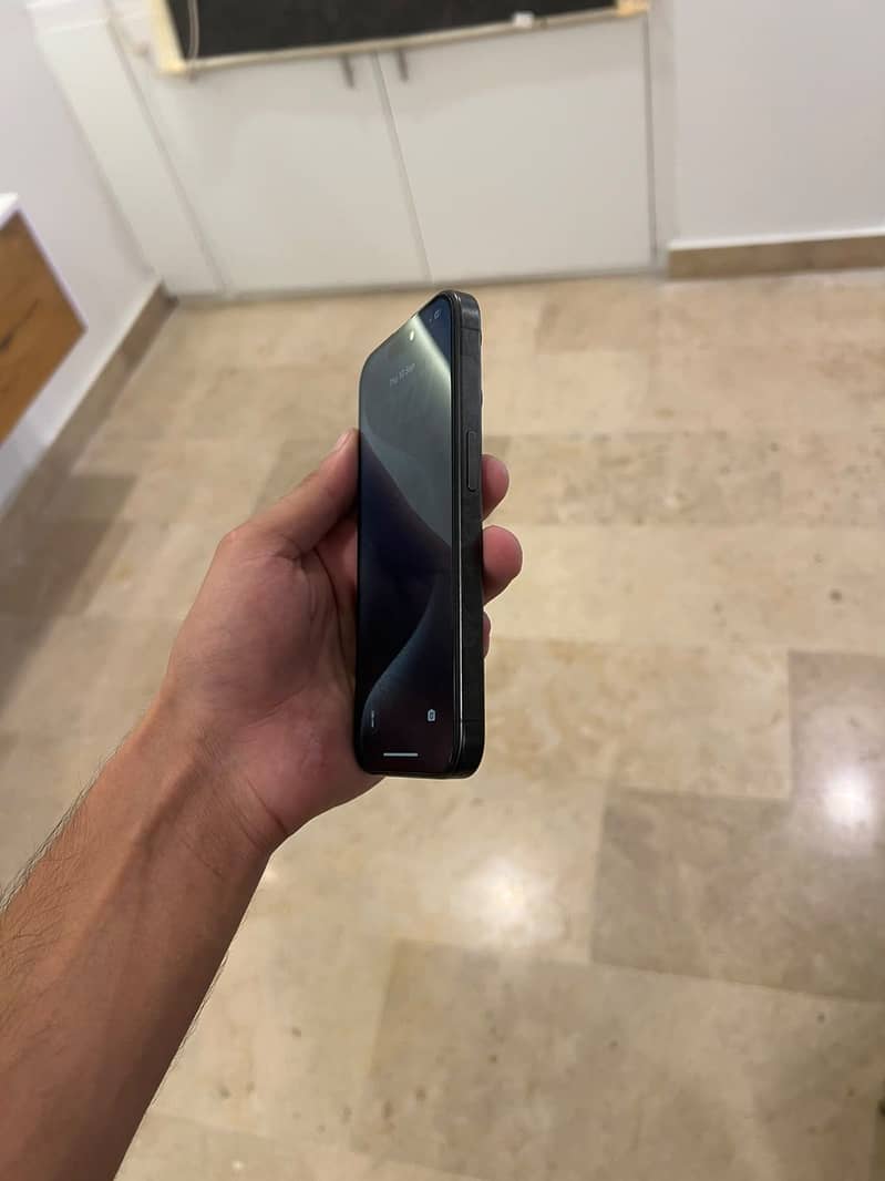 Apple iPhone 15 Pro 3