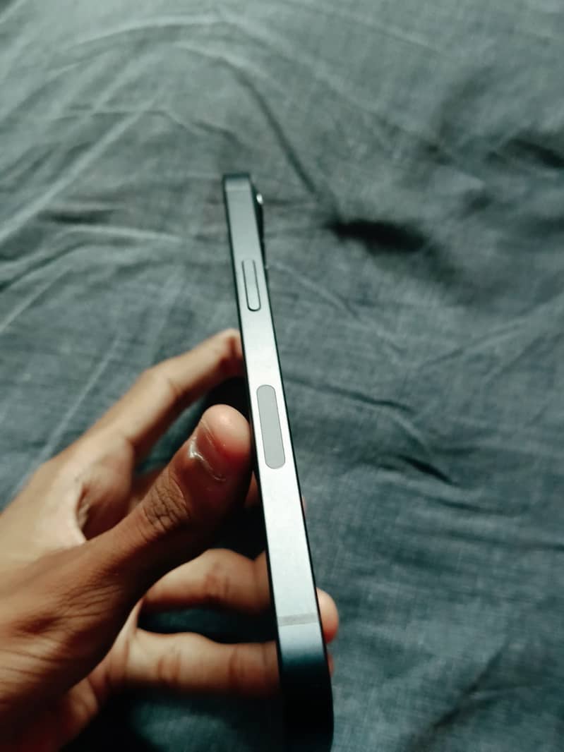 Apple iPhone 13 2