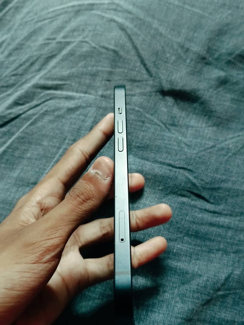 Apple iPhone 13 6