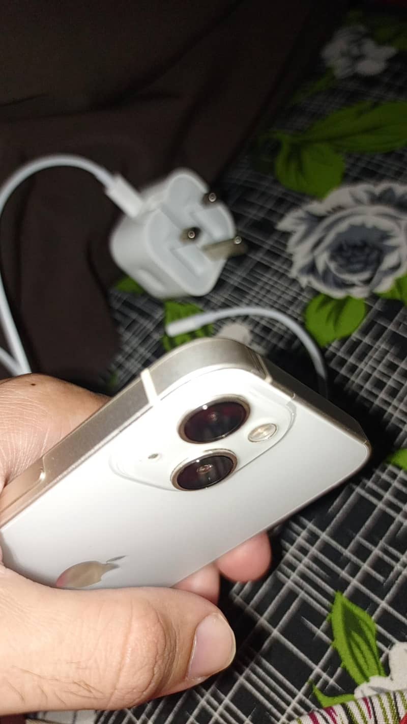 Apple iPhone 13 1