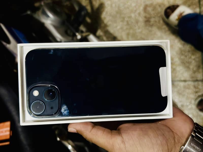 Apple iPhone 13 0
