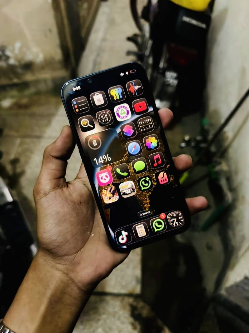 Apple iPhone 13 3