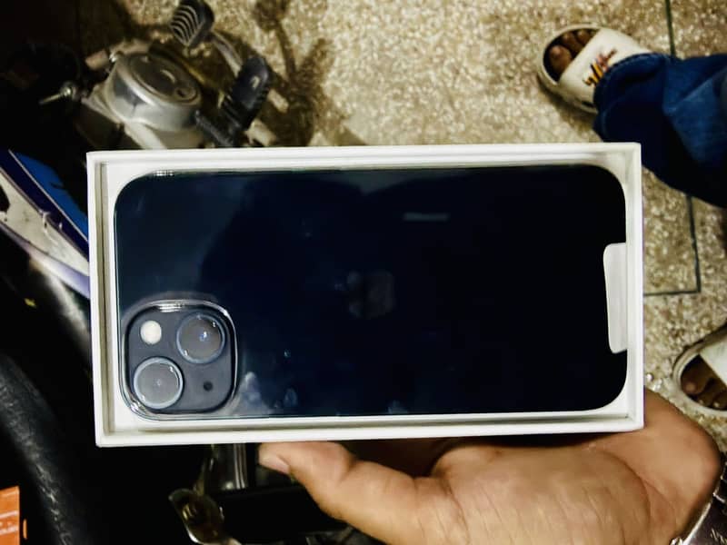 Apple iPhone 13 8