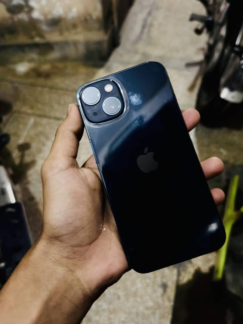 Apple iPhone 13 9