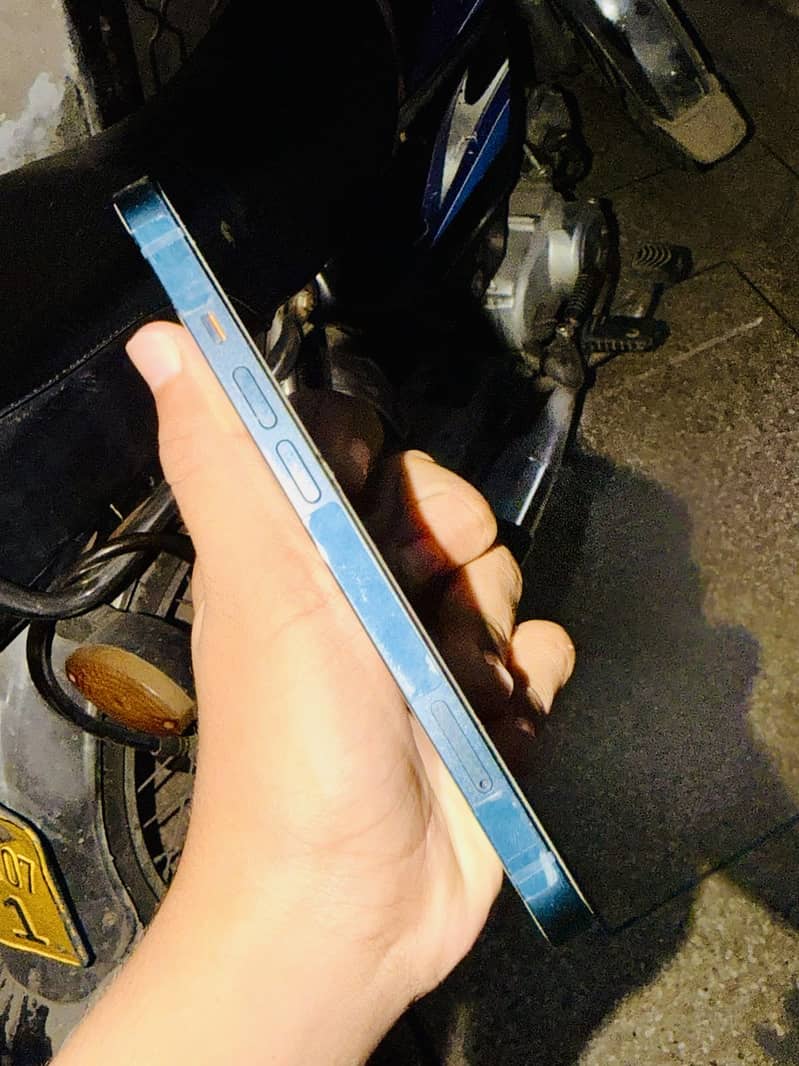Apple iPhone 13 13