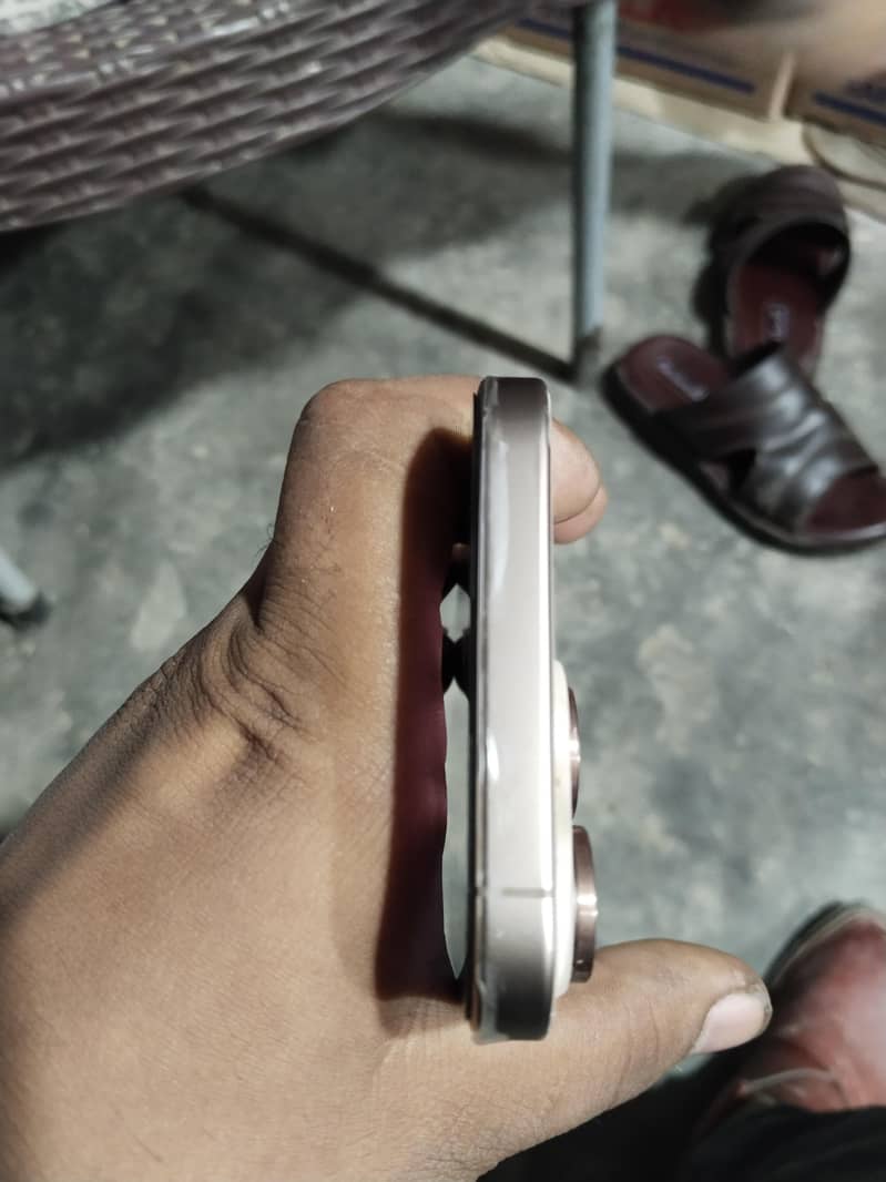 Apple iPhone 16 Pro Max 2