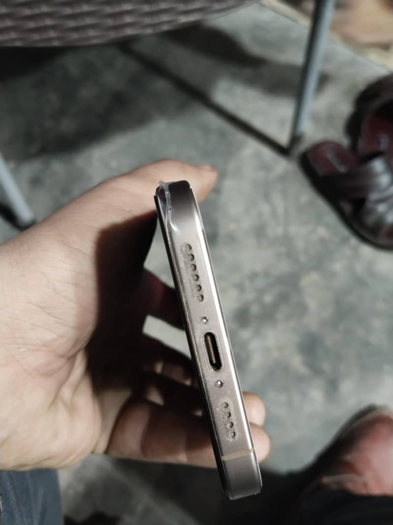 Apple iPhone 16 Pro Max 3