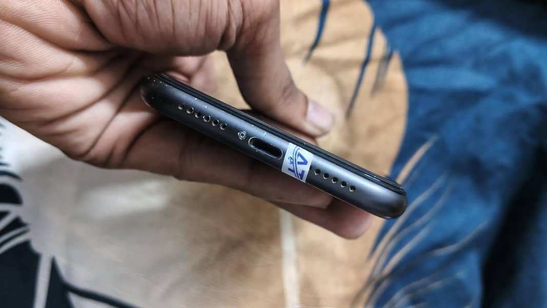 Apple iPhone 11 7