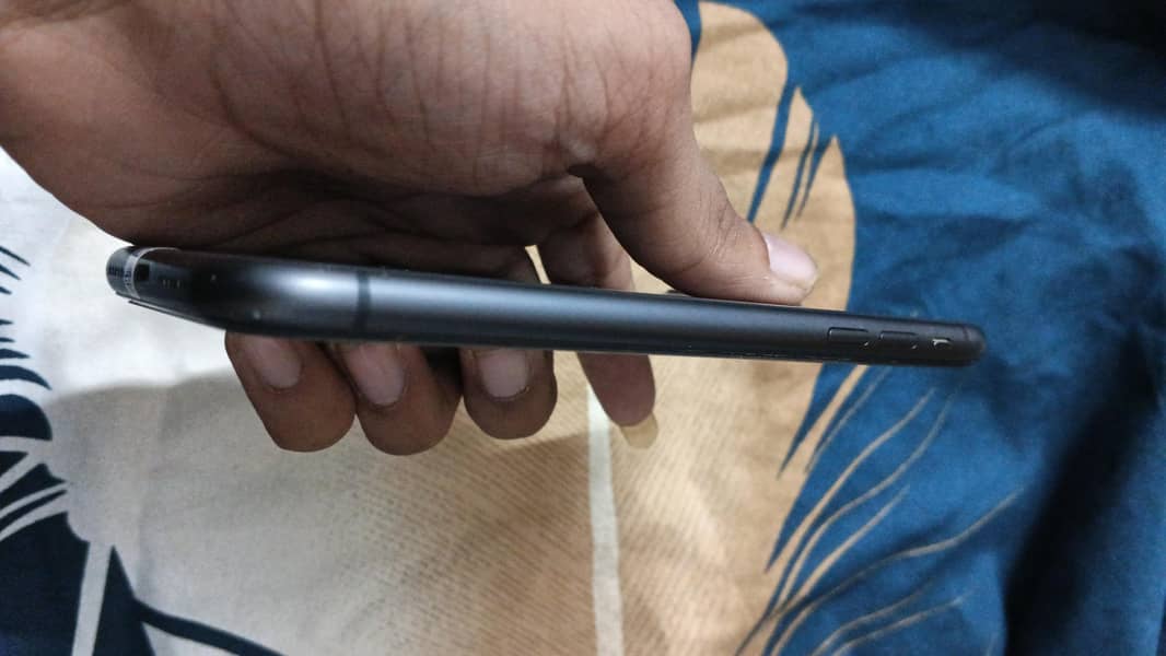 Apple iPhone 11 8