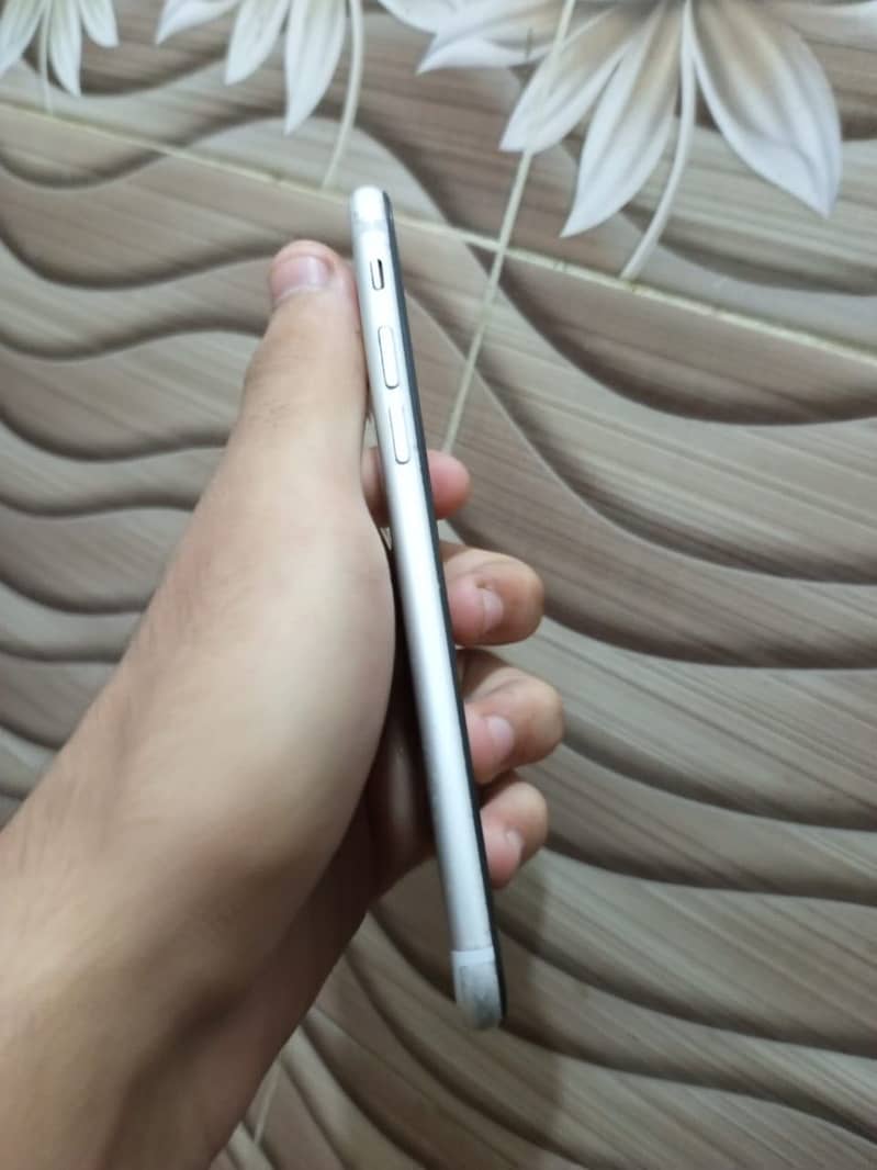 Apple iPhone 6S 4