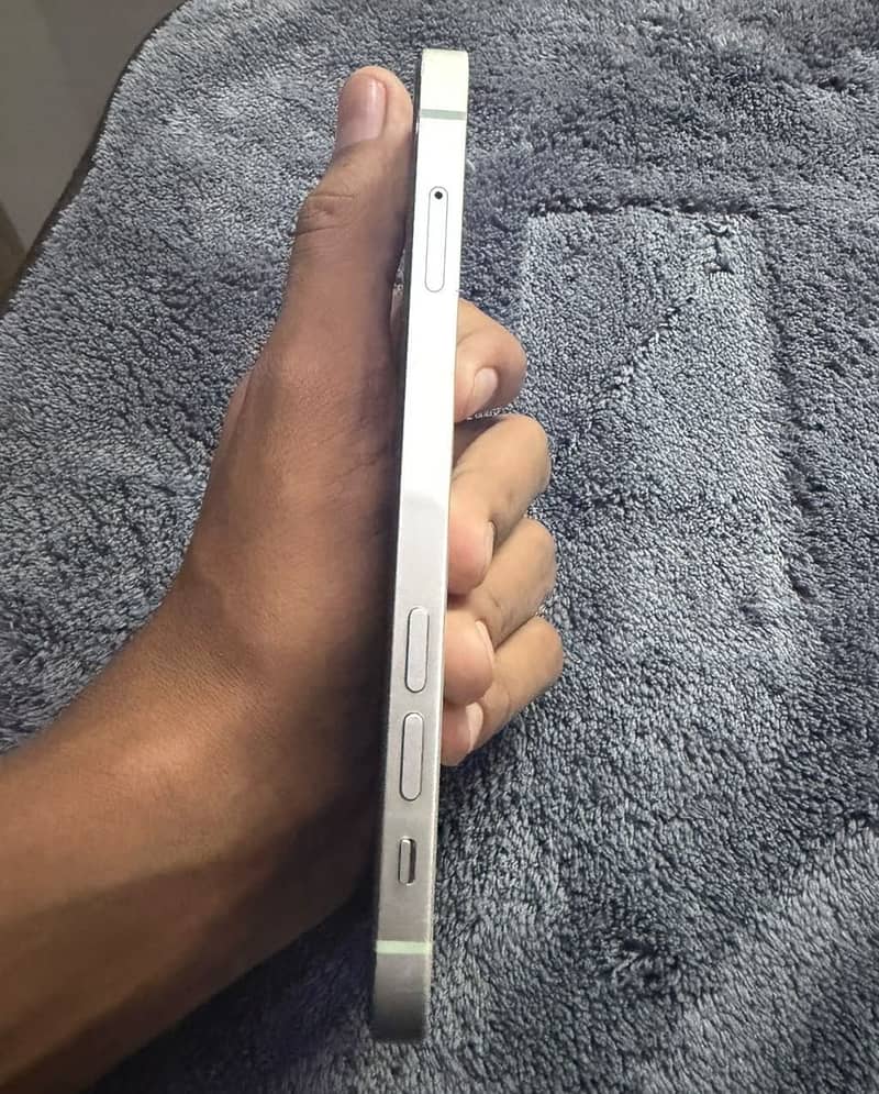 Apple iPhone 12 3