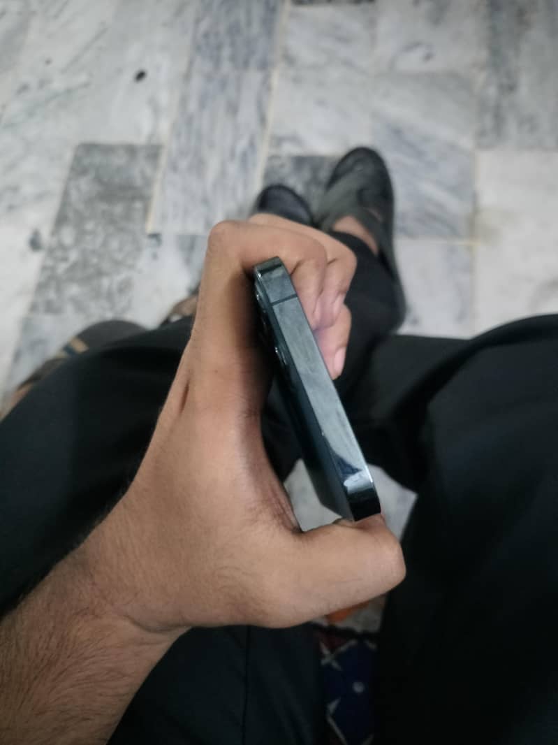 Apple iPhone 12 Pro 4
