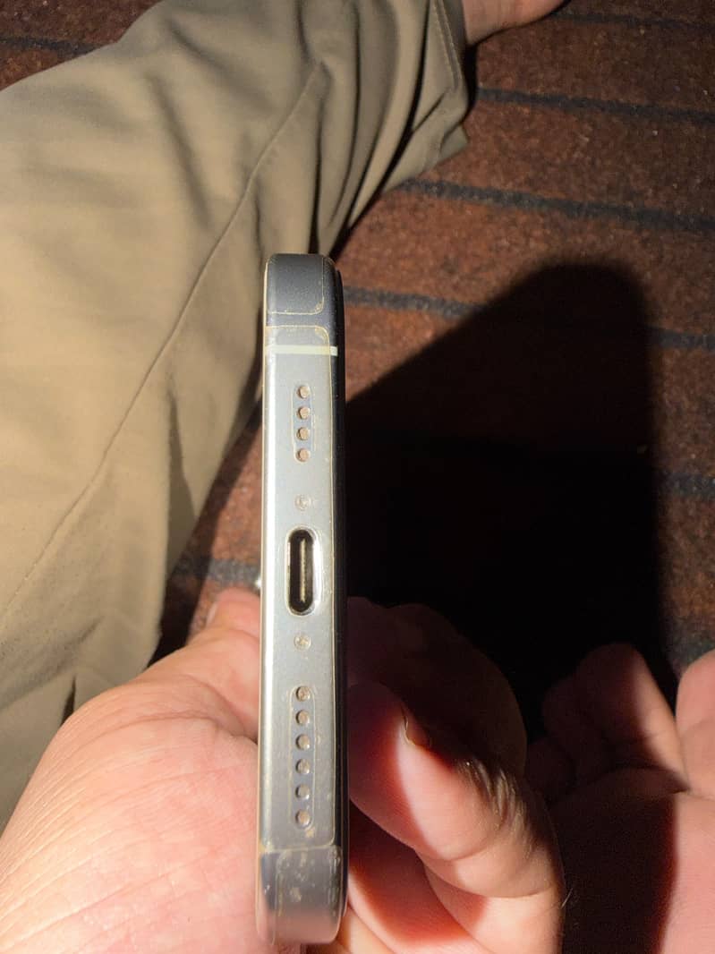 Apple iPhone 16 Pro Max 4