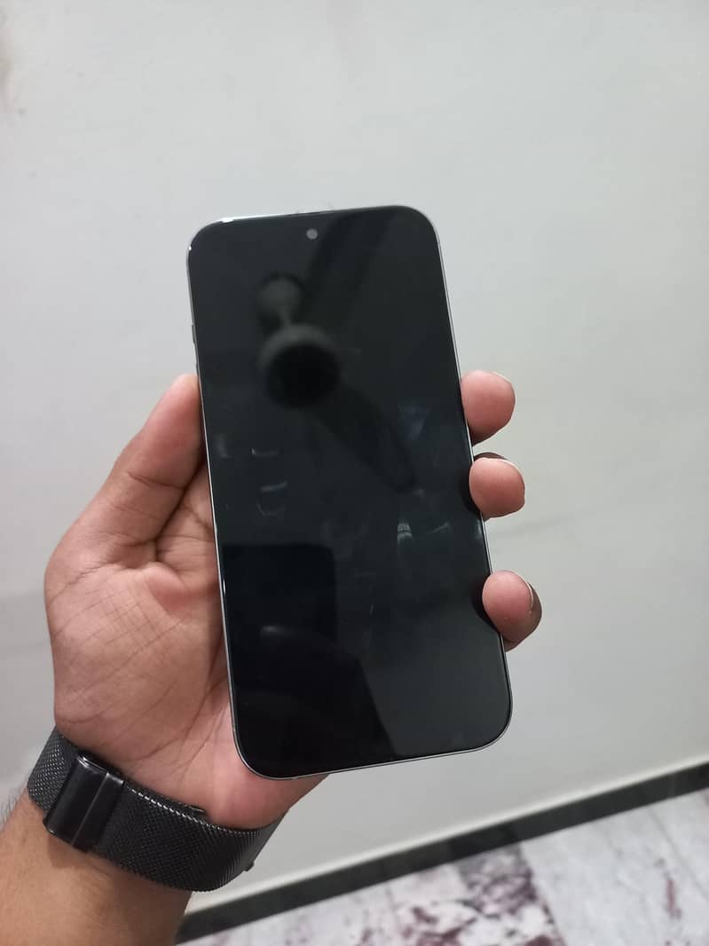 Apple iPhone 16 Pro Max 1