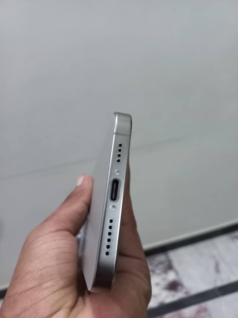 Apple iPhone 16 Pro Max 5