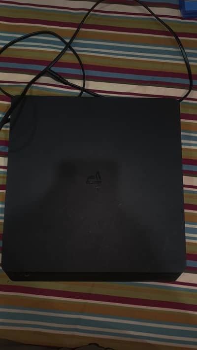 Ps4 orignal with box used but almost new