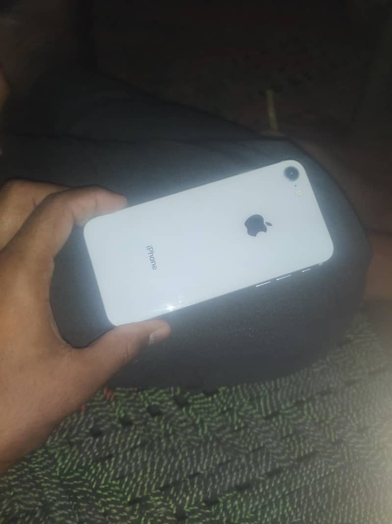 Apple iPhone 7 2
