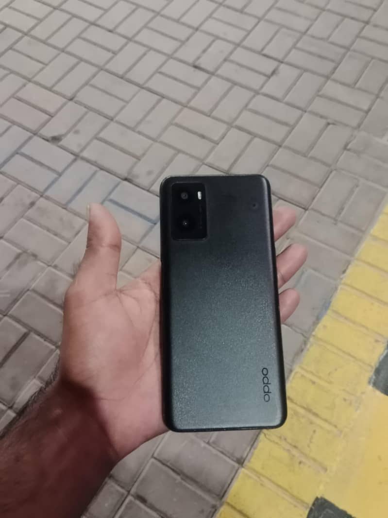 OPPO A76 1