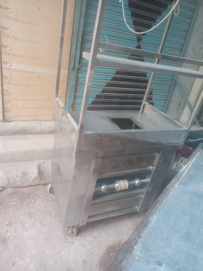 chips counter with fryer