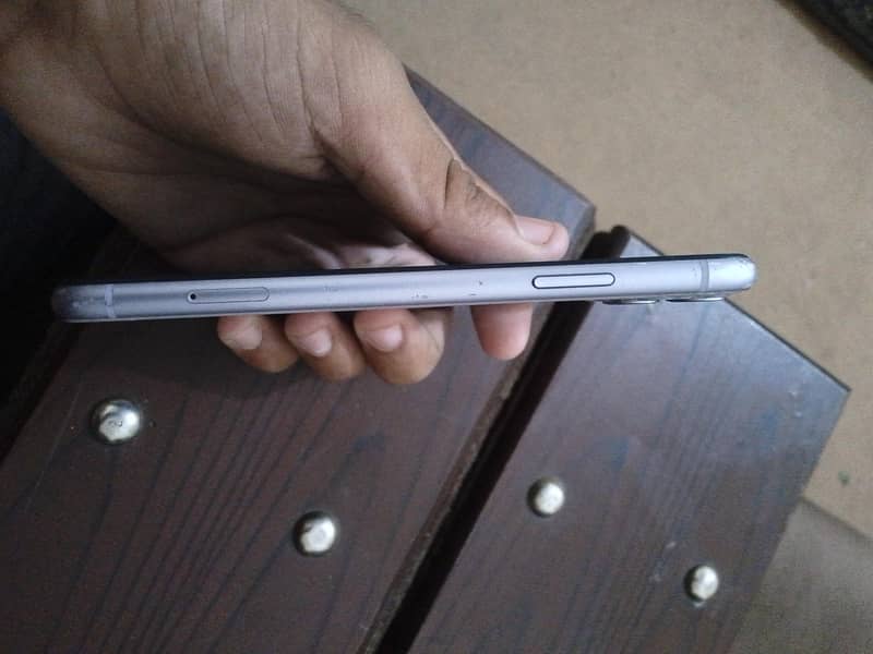 Apple iPhone 11 3