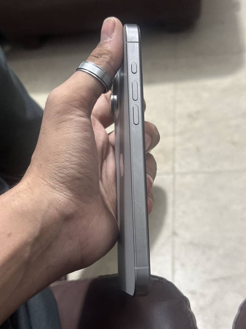 Apple iPhone 15 Pro Max 4