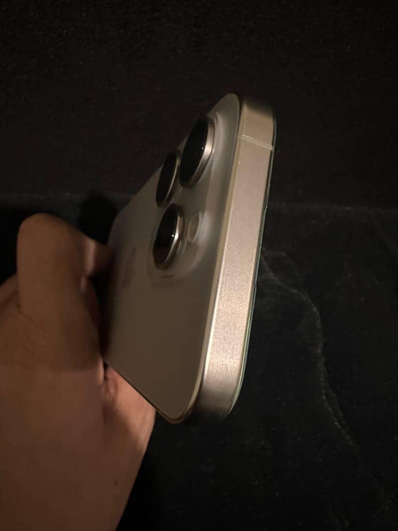 Apple iPhone 15 Pro 2